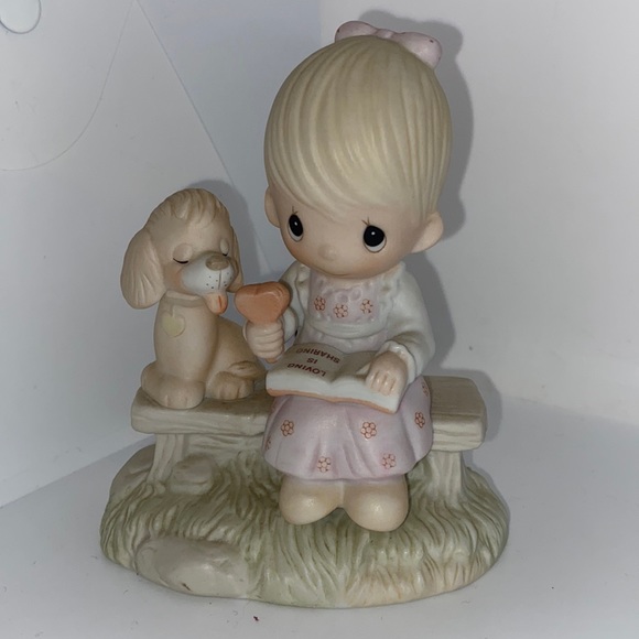 Precious Moment Statue - Picture 1 of 3